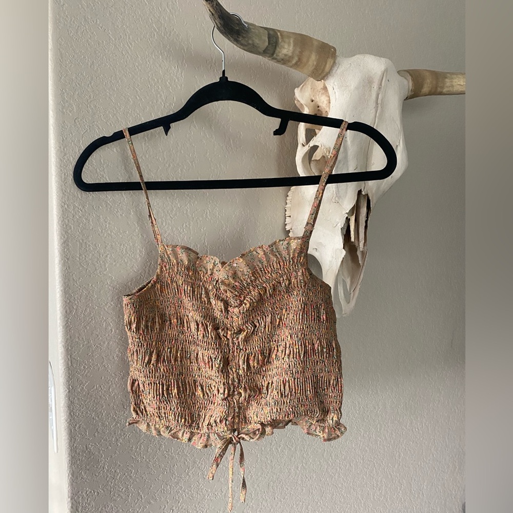 Super cute scrunchy top. Crop top. Super cute with flare jeans